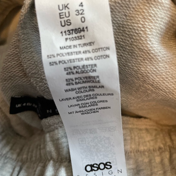 Asos DESIGN longer length sweat shorts in gray - Picture 8 of 9